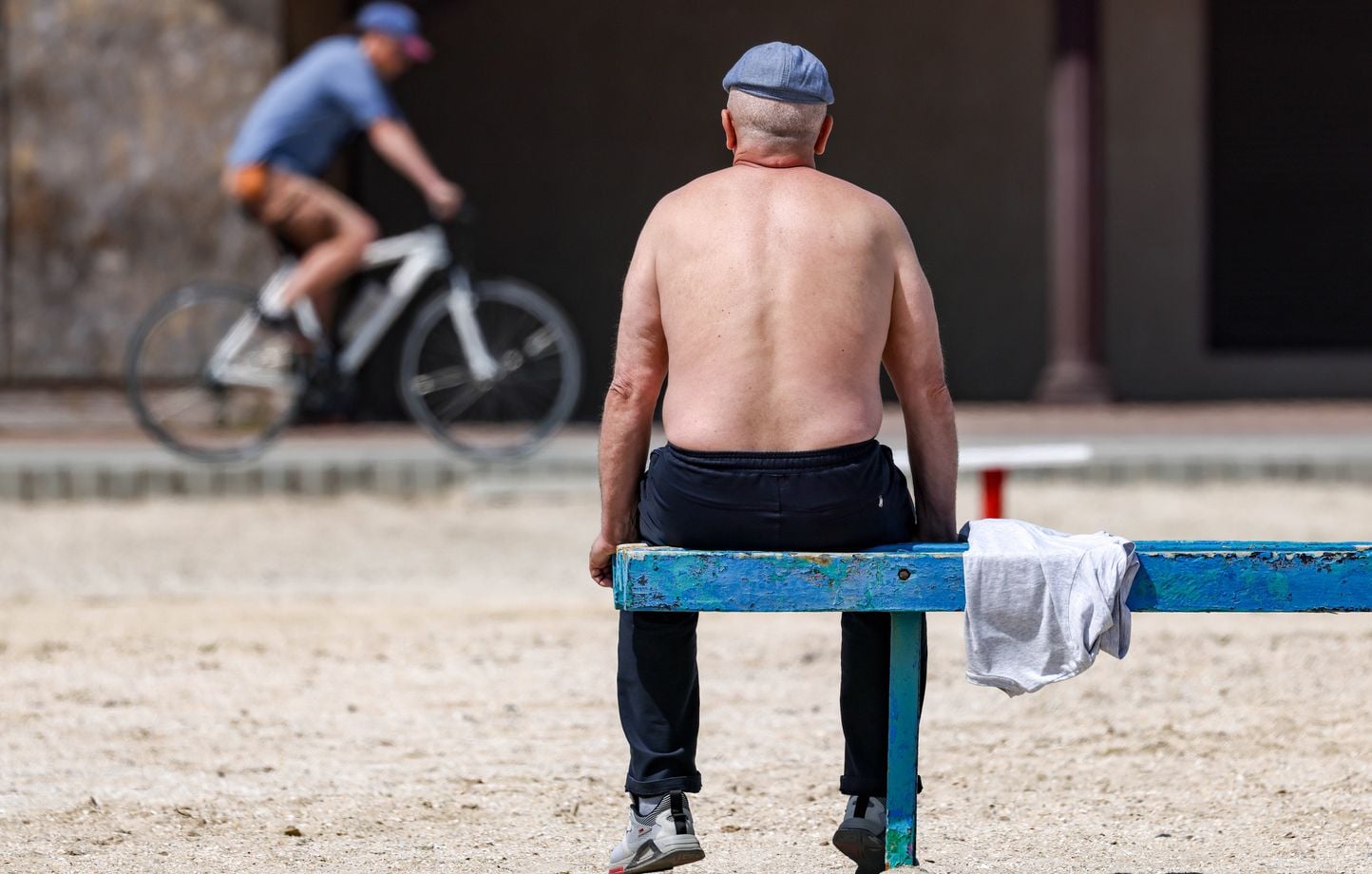 ¿Podemos ir a trabajar con chanclas de piscina, pantalones cortos y camisetas de tirantes? ¿Podemos ir a trabajar con chanclas de piscina, pantalones cortos y camisetas de tirantes?